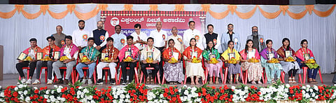 ವೈದ್ಯಕಿಯ ಸೀಟು ಪಡೆದ ಎಕ್ಸಲಂಟ್​ ನೀಟ್​ ಅಕಾಡೆಮಿಯ ವಿದ್ಯಾಥಿರ್ಗಳ ಸನ್ಮಾನ 
