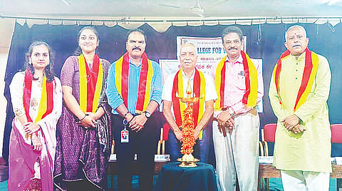 ಕೊಳ್ಳೇಗಾಲದ ದ ಜೆಎಸ್‌ಎಸ್ ಮಹಿಳಾ ಕಾಲೇಜಿನಲ್ಲಿ ಆಯೋಜಿಸಿದ್ದ ಕಾರ್ಯಕ್ರಮದಲ್ಲಿ ಡಾ.ಎಚ್.ಎಸ್.ಕೊಂಗಳಪ್ಪ, ನಿರಂಜನ್, ಪ್ರತೀಕ್ಷಾ, ಅನನ್ಯಾ, ಎಸ್.ನಾಗರಾಜು  ಇತರರಿದ್ದರು. 