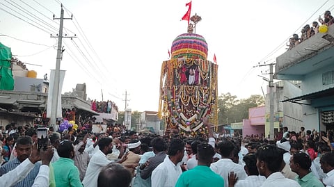 ಬಳಗನೂರಿನಲ್ಲಿ ಬಂಧು ಶತಪುರೇಶ ದೇವರ ರಥೋತ್ಸವ ಅದ್ದೂರಿಯಾಗಿ ಜರುಗಿತು.