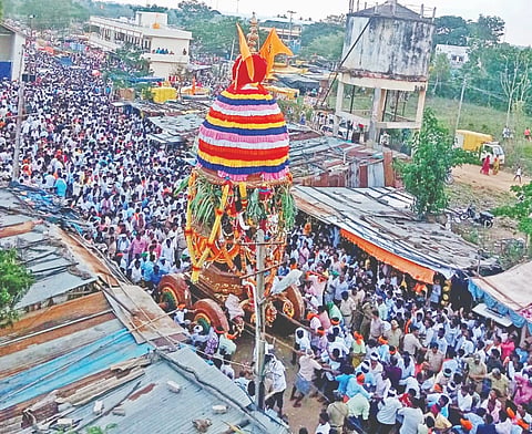 ಸವಣೂರ ತಾಲೂಕಿನ ಸುಕ್ಷೇತ್ರ ಕಾರಡಗಿ ಗ್ರಾಮದಲ್ಲಿ ಗುರುವಾರ ಸಂಭ್ರಮದಿಂದ ಶ್ರೀ ವೀರಭದ್ರೇಶ್ವರ ರಥೋತ್ಸವ ಜರುಗಿತು.