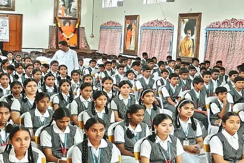 ಭದ್ರಾವತಿ ಸತ್ಯಸಾಯಿ ಪ್ರೌಢಶಾಲೆಯಲ್ಲಿ ವಿಡಿಯೋ ಕಾನ್ಫರೆನ್ಸ್ ಮೂಲಕ ರಾಷ್ಟ್ರವ್ಯಾಪಿ ಅಭಿಯಾನ ವೀಕ್ಷಿಸಿದ ವಿದ್ಯಾರ್ಥಿಗಳು.