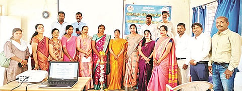 ಕೆ.ಆರ್.ಸಾಗರದ ಸರ್ಕಾರಿ ಪ್ರಥಮ ದರ್ಜೆ ಕಾಲೇಜಿನಲ್ಲಿ ಆಯೋಜಿಸಿದ್ದ ಸಾಮರ್ಥ್ಯವೃದ್ಧಿ ಕಾರ್ಯಕ್ರಮದಲ್ಲಿ ಉಪನ್ಯಾಸಕರು ಪಾಲ್ಗೊಂಡಿದ್ದರು. ಡಾ.ಪ್ರಮೀಳಾ, ಪ್ರೊ.ಸಿ.ಪಿ.ರಾಮಶೇಷ, ಡಾ.ಎಚ್.ವಿ.ಶಿಲ್ಪಶ್ರೀ, ಎನ್.ಪ್ರಸಾದ್,  ಡಾ.ಮೋಹನ್‌ಕುಮಾರ್,ನಯ್ ಪ್ರಭು, ಶಿವಕುಮಾರ್ ಕಾರೇಪುರ, ಸಿದ್ಧಾರ್ಥ್ ಇದ್ದರು.