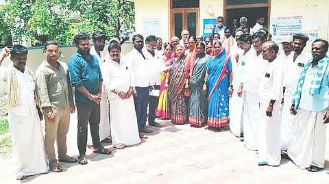 ಮಸ್ಕಿ ತಹಸಿಲ್ ಕಚೇರಿ ಮುಂದೆ ದಸಂಸ (ಡಾ.ಎನ್.ಮೂರ್ತಿ ಸ್ಥಾಪಿತ) ನೇತೃತ್ವದಲ್ಲಿ ಹಂಚಿನಾಳ (ಯು) ಕ್ಯಾಂಪ್ ಗ್ರಾಮಸ್ಥರು ಪ್ರತಿಭಟನೆ ನಡೆಸಿದರು. ಪ್ರಮುಖರಾದ ಮಲ್ಲಿಕ ಮುರಾರಿ,ಮರಿಸ್ವಾಮಿ ಹಸಮಕಲ್, ಚಿನ್ನಪ್ಪ ಹಂಪನಾಳ, ವೀರಭದ್ರಗೌಡ ಇತರರಿದ್ದರು.