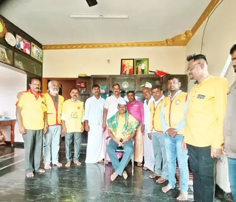  ಪಂಚನಹಳ್ಳಿಯಲ್ಲಿ ಕೆಆರ್‌ಎಸ್ ಪಕ್ಷದ ರಾಜ್ಯಾಧ್ಯಕ್ಷ ರವಿ ಕೃಷ್ಣರೆಡ್ಡಿ ಅವರನ್ನು ಸನ್ಮಾನಿಸಲಾಯಿತು. ಮಲ್ಲಿಕಾರ್ಜುನ್, ಉಮೇಶ್ ಬೆಳಗುಂಬ, ಪ್ರಭುಕುಮಾರ್, ನಾಗರಾಜ್ ಇದ್ದರು.