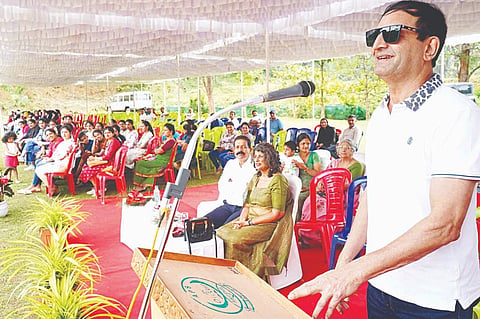 ನಾಪೋಕ್ಲು ಅಂಕುರ್ ಪಬ್ಲಿಕ್ ಶಾಲೆಯಲ್ಲಿ ಆಯೋಜಿಸಿದ್ದ ವಾರ್ಷಿಕ ಕ್ರೀಡಾಕೂಟದಲ್ಲಿ ಮಾಳೆಯಂಡ ಅಶೋಕ್ ಪೂವಯ್ಯ ಮಾತನಾಡಿದರು.
