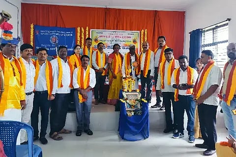 ಭರಮಸಾಗರ ಸರ್ಕಾರಿ ಪದವಿ ಕಾಲೇಜಿನಲ್ಲನಿ ಆಯೋಜಿಸಿದ್ದ ಕನ್ನಡ ರಾಜ್ಯೋತ್ಸವದಲ್ಲಿ ಹನುಮಂತಪ್ಪ ಚೀಳಂಗಿ, ಡಾ. ರವಿಕುಮಾರ್ ನೀಹ, ಪ್ರಾಚಾರ್ಯೆ ಡಾ. ಎಸ್. ಶಶಿಕಲಾ, ದೈಹಿಕ ಶಿಕ್ಷಣ ನಿರ್ದೇಶಕ ಡಾ. ಹರೀಶ್, ಕೆ.ಎಚ್. ಮಸೂದ್ ಅಹಮದ್, ಐಕ್ಯುಎಸಿ ಸಂಚಾಲಕಿ ಮಮತಾ ಎನ್. ಆರ್., ರಾಜ್ಯಶಾಸ್ತ್ರ ವಿಭಾಗ ಮುಖ್ಯಸ್ಥ ಚಂದ್ರಕುಮಾರ್ ಎಸ್., ರಿಯಾಜ್ ಐ, ಸಿಡಿಸಿಸಿ ಸದಸ್ಯ ಸಿ.ಎಂ. ನಾಡಿಗೇರ್, ಕಲಾವಿದರಾದ ಶಿವಕುಮಾರ್, ಕಾಂತರಾಜ್ ಹಾಗೂ ಸಿಬ್ಬಂದಿ ಇದ್ದರು.
