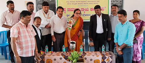 ಹನೂರಿನ ಜಿ.ವಿ. ಗೌಡ ಪ್ರೌಢಶಾಲೆಯಲ್ಲಿ ಆಯೋಜಿಸಿದ್ಧ ವಿಶ್ವ ಸಾಮಾಜಿಕ ನ್ಯಾಯ ದಿನಾಚರಣೆ ಕಾರ್ಯಕ್ರಮವನ್ನು ಕೆ.ಎನ್. ಚೈತ್ರಾ ಉದ್ಘಾಟಿಸಿದರು. ನಂದಕುಮಾರ್, ಅಶೋಕ್‌ಕುಮಾರ್, ಮಹಾದೇವ, ಶಾಂತರಾಜು ಇತರರಿದ್ದರು.