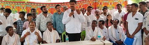  ಮಂಗಲ ಗ್ರಾಮದಲ್ಲಿ ಆಯೋಜಿಸಿದ್ದ ಆದಿಶಕ್ತಿ ಬಣ್ಣದಮ್ಮ ದೇಗುಲದ ಜೀರ್ಣೋದ್ಧಾರ ಕಾರ್ಯಕ್ರಮದಲ್ಲಿ ಶಾಸಕ ಎಂ.ಆರ್.ಮಂಜುನಾಥ್ ಮಾತನಾಡಿದರು. ಶಿವರಾಮೇಗೌಡ, ರಾಜಶೇಖರಗೌಡ, ಶಿವರಾಮು ಇತರರಿದ್ದರು. 