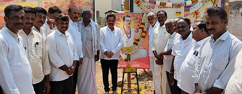 ಹನೂರಿನಲ್ಲಿ ವೀರಶೈವ ಲಿಂಗಾಯತ ಮಹಾಸಭಾ ವತಿಯಿಂದ ಬಸವ ಜಯಂತಿ ಆಚರಿಸಲಾಯಿತು. ಡಾ.ಎಸ್ ದತ್ತೇಶ್‌ಕುಮಾರ್, ಸೋಮಶೇಖರ್, ಬಸವರಾಜಪ್ಪ, ಮುರುಡೇಶ್ವರಸ್ವಾಮಿ ಇತರರಿದ್ದರು.  