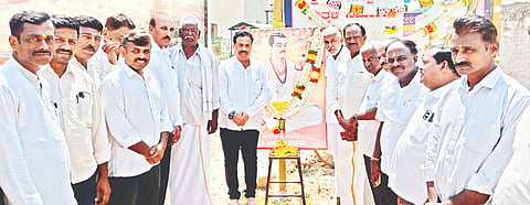 ಹನೂರಿನಲ್ಲಿ ವೀರಶೈವ ಲಿಂಗಾಯತ ಮಹಾಸಭಾ ವತಿಯಿಂದ ಬಸವ ಜಯಂತಿ ಆಚರಿಸಲಾಯಿತು. ಡಾ.ಎಸ್ ದತ್ತೇಶ್‌ಕುಮಾರ್, ಸೋಮಶೇಖರ್, ಬಸವರಾಜಪ್ಪ, ಮುರುಡೇಶ್ವರಸ್ವಾಮಿ ಇತರರಿದ್ದರು.  