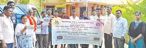 ಹುಣಸಗಿ ತಾಲೂಕಿನ ಜೋಗುಂಡಬಾವಿಯಲ್ಲಿ ವಿಬಿಜಿ ರಾಮ್ ಜಿ ಯೋಜನೆ ಕುರಿತು ಜಾಗೃತಿ ಮೂಡಿಸಲಾಯಿತು. ತಾಲೂಕು ಸಂಯೋಜಕ ಮಲ್ಲಿಕಾರ್ಜುನ, ಸುರೇಶ ದಳವಾಯಿ, ಅಂಬರೀಷ್, ಶ್ರೀದೇವಿ ಇತರರಿದ್ದರು.