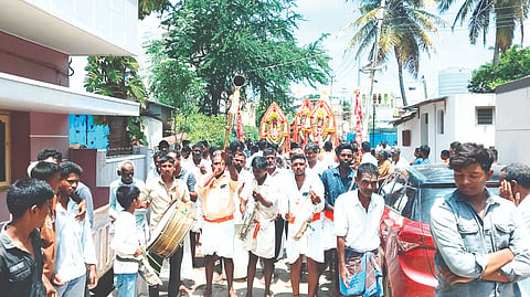 ಕೊಳ್ಳೇಗಾಲ ಪಟ್ಟಣದ ಭೀಮನಗರ ಬಡಾವಣೆಯಲ್ಲಿ ಶನಿವಾರ ತಾಲೂಕಿನ ಕುರುಬನಕಟ್ಟೆ  ಶ್ರೀ ಕ್ಷೇತ್ರದ ಶ್ರೀ ಸಿದ್ದಪ್ಪಾಜಿ ಕಂಡಾಯಗಳ ಉತ್ಸವ ಶ್ರದ್ಧಾ, ಭಕ್ತಿಯಿಂದ ನೆರರೇರಿತು.