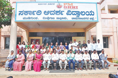 ಕೊಳ್ಳೇಗಾಲ ಪಟ್ಟಣದ ಮುಡಿಗುಂಡ ಸರ್ಕಾರಿ ಆದರ್ಶ ವಿದ್ಯಾಲಯದಲ್ಲಿ ಎಸ್‌ಡಿಎಂಸಿ ಪದಾಧಿಕಾರಿಗಳನ್ನು ಸನ್ಮಾನಿಸಲಾಯಿತು. ಎಸ್.ಪ್ರಕಾಶ್, ಎನ್.ನಂದಿನಿ,  ವೀರೇಂದ್ರ ಗಿರೀಶ್, ಅಂತೋಣಿ ಟಿ.ರಾಜ್, ಸಿ.ಲಿಂಗರಾಜು, ರಾಜೇಶ್ ನಾಯಕ ಇತರರಿದ್ದರು.