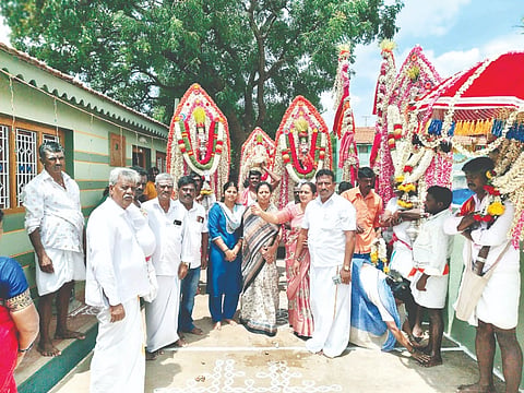 ಕೊಳೇಗಾಲ ತಾಲೂಕು ಕಾಮಗೆರೆ ಗ್ರಾಮದ ಒಕ್ಕಲಿಗರ ಬೀದಿಯಲ್ಲಿ ಶ್ರೀ ಸಿದ್ದಪ್ಪಾಜಿ ಕಂಡಾಯೋತ್ಸವ ನೆರವೇರಿತು.