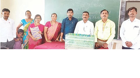 ಕನಕಗಿರಿ ಕೆಪಿಎಸ್ ಪ್ರಾಥಮಿಕ ವಿಭಾಗದಲ್ಲಿ ಎಲ್‌ಕೆಜಿ ಇತರ ತರಗತಿಗಳ ಖಾಲಿ ಸ್ಥಾನಗಳಿಗೆ ಲಾಟರಿ ಮೂಲಕ ಆಯ್ಕೆ ಮಾಡಲಾಯಿತು. ಪ್ರಾಚಾರ್ಯ ಅಮರೇಶ ದೇವರಾಳ, ಮುಖ್ಯಶಿಕ್ಷಕ ತುಳಜಾ ನಾಯ್ಕ, ಸಹ ಶಿಕ್ಷಕರಾದ ಜ್ಯೋತಿ ಭತ್ತದ್, ವಿಮಲಾಬಾಯಿ ಇತರರಿದ್ದರು.