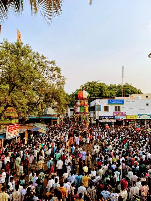 ಕಮಲಾಪುರದ ಶ್ರೀ ನಗರೇಶ್ವರ ದೇಗುಲದ ರಥೋತ್ಸವ ಸೋಮವಾರ ಸಂಜೆ ಅದ್ದೂರಿಯಾಗಿ ಜರುಗಿತು.