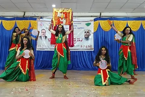 ರಿಪ್ಪನ್‌ಪೇಟೆಯಲ್ಲಿ ಆಯೋಜಿಸಿದ್ದ ಜಾನಪದ ಸಂಭ್ರಮ ಕಾರ್ಯಕ್ರಮದಲ್ಲಿ ವಿದ್ಯಾರ್ಥಿನಿಯರಿಂದ ಜೋಗತಿ ನೃತ್ಯ.