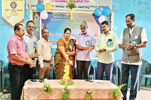ರಿಪ್ಪನ್‌ಪೇಟೆ ಸರ್ಕಾರಿ ಪ್ರೌಢಶಾಲೆಯಲ್ಲಿ ಕೆರೆಹಳ್ಳಿ, ಹುಂಚ ಹೋಬಳಿಯ ಕ್ಲಸ್ಟರ್ ಮಟ್ಟದ ಪ್ರತಿಭಾ ಕಾರಂಜಿ ಕಾರ್ಯಕ್ರಮವನ್ನು ಗ್ರಾಪಂ ಅಧ್ಯಕ್ಷೆ  ಧನಲಕ್ಷ್ಮೀ ಉದ್ಘಾಟಿಸಿದರು. ಚಂದ್ರಪ್ಪ, ರತ್ನಾಕರ ಇತರರಿದ್ದರು.