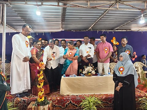 ಬಳ್ಳಾರಿಯ ಸಂತಜಾನ್ ಪ್ರೌಢಶಾಲೆಯಲ್ಲಿ ಆಯೋಜಿಸಿದ್ದ ಜಿಲ್ಲಾಮಟ್ಟದ ಪ್ರತಿಭಾ ಕಾರಂಜಿ ಹಾಗೂ ಕಲೋತ್ಸವ ಕಾರ್ಯಕ್ರಮವನ್ನು  ಜಿಲ್ಲಾಧ್ಯಕ್ಷ ನಿಂಗಪ್ಪ ಉದ್ಘಾಟಿಸಿದರು. ಬಿಇಒ ಕಸ್ತೂರಿ, ಫಾದರ್ ಬಿ.ಫ್ರಾನ್ಸಿಸ್, ಮುಖ್ಯಗುರು ಶಾಂತುಶೀಲನ್, ಕ್ಷೇತ್ರ ಸಮನ್ವಯಾಧಿಕಾರಿ ವಿರೇಶಪ್ಪ, ಜಿಲ್ಲಾ ಶಿಕ್ಷಣಾಧಿಕಾರಿಗಳ ಸಂಘದ ಅಧ್ಯಕ್ಷ ಸತ್ಯನಾರಾಯಣ ಇದ್ದರು.