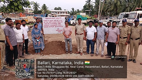 ಬಳ್ಳಾರಿಯ ಅವಂಬಾವಿ ಪ್ರದೇಶದ ಕಾಲುವೆ ಬಳಿ ಗ್ರಾಮೀಣ ವ್ಯಾಪ್ತಿಯ ಸ.ನಂ. 275ರಲ್ಲಿ 1.33 ಎಕರೆ ಅಕ್ರಮವಾಗಿ ಒತ್ತುವರಿಯಾಗಿದ್ದ ಸರ್ಕಾರಿ ಜಾಗವನ್ನು ವಶಪಡಿಸಿಕೊಳ್ಳಲಾಯಿತು. ಎಡಿಸಿ ಮಹಮ್ಮದ್ ಎನ್.ಜುಬೇರ್, ತಹಸೀಲ್ದಾರ್ ಟಿ.ರೇಖಾ, ಸಿಬ್ಬಂದಿ ರಾಜಶೇಖರ, ಗಣೇಶ್, ವೀರೇಶ್, ಮಲ್ಲಪ್ಪ ಇದ್ದರು. ===