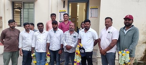 ತಿ.ನರಸೀಪುರ ಪಟ್ಟಣದ ಸೆಸ್ಕ್ ಉಪವಿಭಾಗದ ಕಚೇರಿಯ ಸಭಾಂಗಣದಲ್ಲಿ ನೌಕರರ ಸಂಘದ ಪ್ರಾಥಮಿಕ ಸಮಿತಿ ಚುನಾವಣೆಯಲ್ಲಿ ಗೆಲುವು ಸಾಧಿಸಿದ ನೂತನ ನಿರ್ದೇಶಕರನ್ನು ಅಭಿನಯಿಸಲಾಯಿತು. ಶಿವಾನಂದ, ಎಚ್.ಎಸ್.ಮಹದೇವಸ್ವಾಮಿ, ಸಿದ್ದರಾಜು, ಚಂದ್ರಕಲಾ, ಗೀತಾ ಇತರರು ಇದ್ದರು.