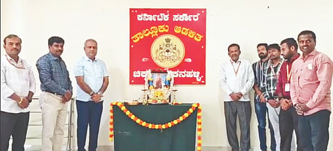 Tahsildar absent for Sarvajna Jayanti