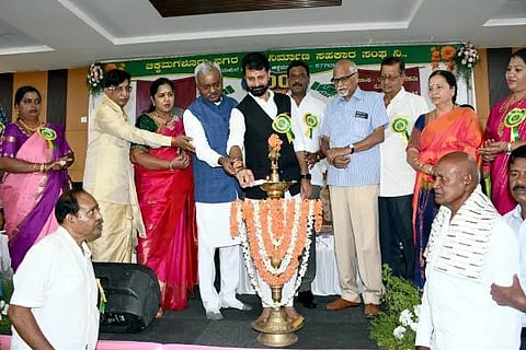 ಚಿಕ್ಕಮಗಳೂರು ನಗರ ಗೃಹ ನಿರ್ಮಾಣ ಸಹಕಾರ ಸಂಘದ ನೂತನ ಕಟ್ಟಡಕ್ಕೆ ಶಂಕು ಸ್ಥಾಪನೆ ಕಾರ್ಯಕ್ರಮವನ್ನು ಶಾಸಕ ಎಸ್.ಟಿ.ಸೋಮಶೇಖರ್‌ ಉದ್ಘಾಟಿಸಿದರು,