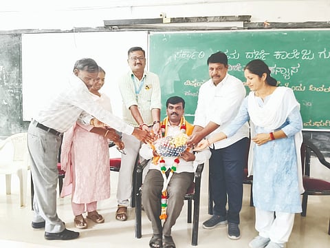 ಗುಬ್ಬಿ ಸರ್ಕಾರಿ ಕಾಲೇಜಿನಲ್ಲಿ ಆಯೋಜಿಸಿದ್ದ ಉಪನ್ಯಾಸ ಕಾರ್ಯಕ್ರಮದಲ್ಲಿ ಪ್ರಾಧ್ಯಾಪಕ ಡಾ.ಎಂ.ಗೋವಿಂದರಾಯ ಅವರನ್ನು ಸನ್ಮಾನಿಸಲಾಯಿತು. ಕನ್ನಡ ವಿಭಾಗದ ಮುಖ್ಯಸ್ಥೆ ಡಾ.ಅರುಣಾ ಕುವಾರಿ, ಇತಿಹಾಸ ವಿಭಾಗದ ಮುಖ್ಯಸ್ಥ ತಿಮ್ಮೇಗೌಡ, ಪ್ರಾಧ್ಯಾಪಕರಾದ ಕಾಳಪ್ಪ, ಎಚ್.ಜ್ಯೋತಿ ಲಕ್ಷ್ಮೀ, ಕಂಚಿರಾಯಪ್ಪ,  ಗ್ರಂಥಪಾಲಕ ಡಾ.ರಾವೇಂದ್ರ ಇತರರು ಇದ್ದರು. 