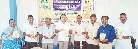ಗಂಗಾವತಿ ಪಬ್ಲಿಕ್ ಕ್ಲಬ್ ಕಲಾವಿನಿಕೇತನದಲ್ಲಿ ಕಾವ್ಯಲೋಕದಿಂದ ಹಮ್ಮಿಕೊಂಡಿದ್ದ ಕವಿಗೋಷ್ಠಿಯಲ್ಲಿ ನೂರೊಂದು ಹೆಜ್ಜೆ ಕವನ ಸಂಕಲನ ಬಿಡುಗಡೆಗೊಳಿಸಲಾಯಿತು. ಚಿತ್ರನಟ ವಿಷ್ಣುತೀರ್ಥ ಜೋಶಿ ಆದಾಪುರ, ರಾಜ್ಯೋತ್ಸವ ಪ್ರಶಸ್ತಿ ಪುರಸ್ಕೃತ ನಾಟಕಕಾರ ಎಸ್.ವಿ. ಪಾಟೀಲ್ ಗುಂಡೂರು, ಕಾವ್ಯಲೋಕ ಅಧ್ಯಕ್ಷ ಎಂ.ಪರಶುರಾಂ ಪ್ರಿಯ ಇತರರಿದ್ದರು.