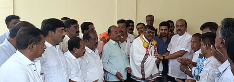 ವಿಜಯಪುರದಲ್ಲಿ ಶಂಕರಾಚಾರ್ಯರ ಜಯಂತಿ ಆಚರಿಸಲಾಯಿತು. ಬ್ರಾಹ್ಮಣ ಸೇವಾ ಟ್ರಸ್ಟ್​ನ ಮಾಜಿ ಅಧ್ಯಕ ಶೇಷಗಿರಿ ರಾವ್​, ಪ್ರಮುಖರಾದ ಡಿ.ಎಸ್​. ರವಿಕುಮಾರ್​, ಜಗದೀಶ್​, ವಿಕಾಸ್​, ರುನಾಥ್​ ಎಸ್​., ರಾಮಕೃಷ್ಣ ಹೆಗಡೆ, ಚಂದ್ರಶೇಖರ್​, ಚೇತನ್​, ವಿಜಯಕುಮಾರ್​ ಉಪಸ್ಥಿತರಿದ್ದರು. ಅಲ್ಲದೆ, ನಿವೃತ್ತ ಶಿಕ್ಷಕರಾದ ಅಶೋಕ್​ ಕುಮಾರ್​, ಗುರು ಶರ್ಮ, ನಾಗೇಂದ್ರ ಪ್ರಸಾದ್​, ಎಸ್​.ಎ. ನಾಗೇಶ್​, ಚಂದ್ರು, ರತ್​, ಬಾಲಾಜಿ ರಾವ್​ ಇದ್ದರು.  