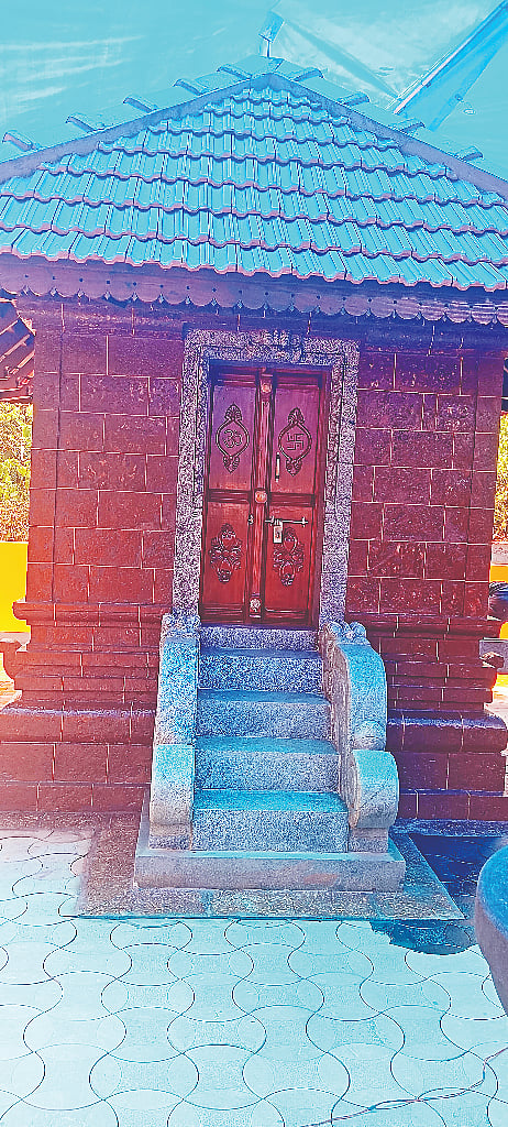ಮಂಗಳಾ ಕುನ್ನೇಲ್ ಶ್ರೀಚಾಮುಂಡೇಶ್ವರಿ ಗುಳಿಗನ್ ದೇವಸ್ಥಾನ.