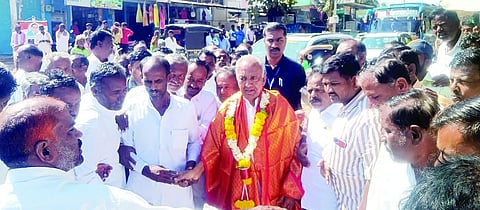 ಪಾಮನಕಲ್ಲೂರಿನಲ್ಲಿ ಸಣ್ಣ ನೀರಾವರಿ ಸಚಿವ ಎನ್.ಎಸ್.ಬೋಸರಾಜು ಅವರನ್ನು ಸನ್ಮಾನಿಸಲಾಯಿತು. ಪ್ರಮುಖರಾದ ಶ್ರೀಶೈಲಪ್ಪ, ಬಸವರಾಜಪ್ಪ ಕಡಬೂರ, ನಾಗಲಿಂಗಪ್ಪ, ಕಂಡೋಜಿರಾವ್, ಮುದುಕಪ್ಪ ಸಜ್ಜನ, ಬಸನಗೌಡ ಹರ‌್ವಪೂರ, ಅಮರೇಶ ಕಲ್ಲೂರು ಇತರರಿದ್ದರು.