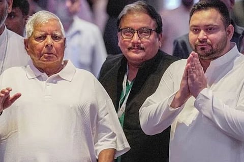 ಆರ್​ಜೆಡಿ ಮುಖ್ಯಸ್ದ ಲಾಲು ಪ್ರಸಾದ್ ಯಾದವ್ ಮತ್ತು ಪುತ್ರ ತೇಜಸ್ವಿ ಯಾದವ್