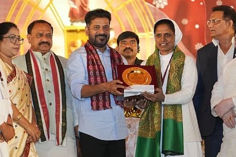ಸಿಎಂ ರೇವಂತ್ ರೆಡ್ಡಿ ಕ್ರಿಸ್‌ಮಸ್ ಆಚರಣೆಯಲ್ಲಿ ಭಾಗವಹಿಸಿರುವುದು.