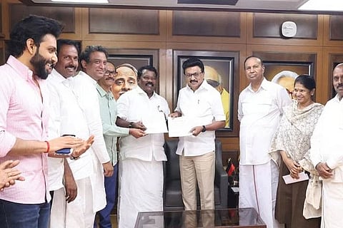 ಕಾಂಗ್ರೆಸ್ ನಾಯಕರು ಸಿಎಂ ಎಂ.ಕೆ.ಸ್ಟಾಲಿನ್ ಭೇಟಿಯಾಗಿರುವುದು.