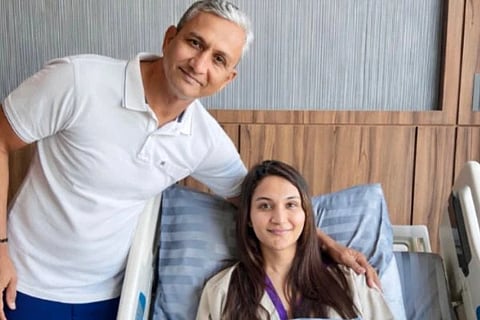 ಸಂಜಯ್ ಬಂಗಾರ ಮತ್ತು ಪುತ್ರಿಯಾದ ಅನಯಾ ಬಂಗಾರ್