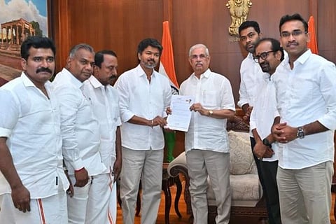 ದಳಪತಿ ವಿಜಯ್ ಸರ್ಕಾರ ರಚನೆಗೆ ಹಕ್ಕು ಮಂಡಿಸಿರುವುದು.