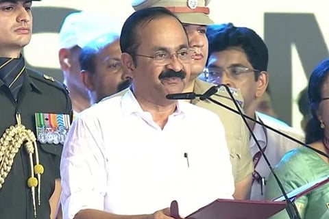 ವಿಡಿ ಸತೀಶನ್ ಸಿಎಂ ಆಗಿ ಪ್ರಮಾಣವಚನ ಸ್ವೀಕರಿಸಿರುವುದು.