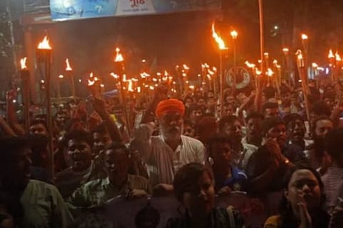 ಢಾಕಾದಲ್ಲಿ ಹಿಂದೂಗಳು ಪ್ರತಿಭಟನೆ ನಡೆಸಿರುವುದು.