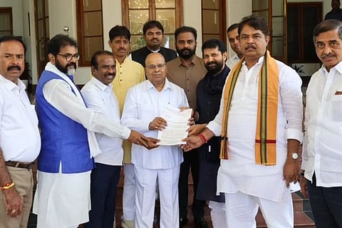 ಪಿಆರ್​ಸಿ ನೀಡುವುದನ್ನು ವಿರೋಧಿ ರಾಜ್ಯಪಾಲರಿಗೆ ದೂರು.