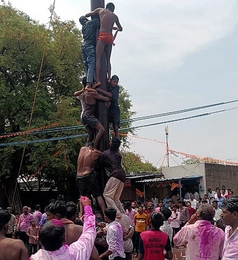ಕಟಗೇರಿ ಗ್ರಾಮದಲ್ಲಿ ಹನುಮ ದೇವರ ಜಾತ್ರೆ ನಿಮಿತ್ತ ಹಾಲೋಕುಳಿ ಕಾರ್ಯಕ್ರಮ ಜರುಗಿತು. ಅಜಿತ ಪಡೋಲಕರ, ಸಿದ್ದು ಬೆಳಗಲಿ, ರಾವಸಾಹೇಬ ಕಳ್ಳಿ, ಮುತ್ತು ಐನಾಪುರ, ವಿಜಯ ಕಳ್ಳಿ, ಗಂಗಪ್ಪ ಸನದಿ ಇತರರು ಇದ್ದರು.