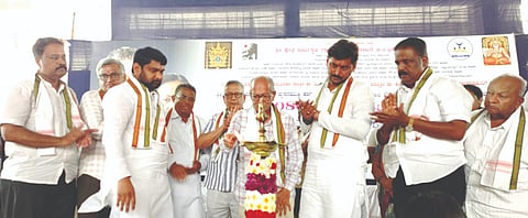 ಅಥಣಿ ರಾಘವೇಂದ್ರಸ್ವಾಮಿ ಸಭಾಭವನದಲ್ಲಿ ಮದ್ಯವರ್ಜನ ಶಿಬಿರದ ಸಮಾರೋಪವನ್ನು ಅರವಿಂದ ದೇಶಪಾಂಡೆ ಉದ್ಘಾಟಿಸಿದರು. ಚಿದಾನಂದ ಸವದಿ, ಶಶಿಕಾಂತ ಗುರೂಜಿ, ಡಾ.ರಾಮ ಕುಲಕರ್ಣಿ, ಗಜಾನನ ಮಂಗಸೂಳಿ, ಶಿವಶಂಕರ ಹಂಜಿ, ಅಮರ ದುರ್ಗಣ್ಣವರ ಇತರರಿದ್ದರು.