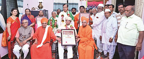 ಬಸವಕಲ್ಯಾಣದ ಅನುಭವ ಮಂಟಪ ಪರಿಸರದಲ್ಲಿ ಶನಿವಾರ ಆಯೋಜಿಸಿದ್ದ  ಸುಶೀಲಾದೇವಿ ಬಿ.ಪಟೇಲ್‌ರ ೧೨ನೇ ಪುಣ್ಯಸ್ಮರಣೆ ನಿಮಿತ್ತ ಮಾಜಿ ಸಚಿವ ಬಸವರಾಜ ಪಾಟೀಲ್ ಅಟ್ಟೂರ್ ಅವರಿಗೆ ಕಾಯಕ ಸೇವಾ ರತ್ನ ರಾಜ್ಯ ಪ್ರಶಸ್ತಿ ಪ್ರದಾನ ಮಾಡಿ ಗೌರವಿಸಲಾಯಿತು. ಶ್ರೀ ಡಾ.ಬಸವಲಿಂಗ ಪಟ್ಟದ್ದೇವರು, ಶ್ರೀ ಡಾ.ಶಿವಾನಂದ ಮಹಾಸ್ವಾಮೀಜಿ, ಕುಪೇಂದ್ರ ಪಾಟೀಲ್, ಮಾಲತಿ ಎವಲೆ, ಜಗನ್ನಾಥ ಪಾಟೀಲ್, ಗುರುನಾಥ ಗಡ್ಡೆ, ಪ್ರೊ.ವಿಜಯಲಕ್ಷ್ಮೀ ಗಡ್ಡೆ, ಮಲ್ಲಮ್ಮ ಪಾಟೀಲ, ಗೌತಮ ಶಿಂಧೆ, ಕೆಜಿ ಶರಣಪ್ಪ ಗದಲೇಗಾಂವ ಇದ್ದರು.