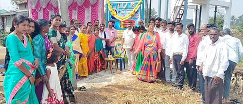  ಬೆಟ್ಟದಪುರ ಸಮೀಪದ ಸೀಗೆಕೋರೆಕಾವಲು (ಬಿ.ಬ್ಲಾಕ್) ನಲ್ಲಿ ಡಾ.ಬಿ.ಆರ್ ಅಂಬೇಡ್ಕರ್ ಸೇವಾ ಸಮಿತಿ ಉದ್ಘಾಟನೆ ಕಾರ್ಯಕ್ರಮ ನಡೆಯಿತು. ಸಂಘದ ಅಧ್ಯಕ್ಷ ಸತೀಶ್ ಉಪಾಧ್ಯಕ್ಷ ಪ್ರಕಾಶ್ ಖಜಾಂಚಿ ಸುರೇಶ್, ಕಾರ್ಯದರ್ಶಿ ದಿನೇಶ್, ಭೀಮ್ ಆರ್ಮಿ ಗಿರೀಶ್, ಪಿಡಿಒ ಅವಿನಾಶ್, ಮುಖಂಡರಾದ ಪ್ರದೀಪ್, ಅಣ್ಣಯ್ಯ ಇತರರಿದ್ದರು.