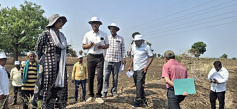 ಬೆಳಗಾವಿ ವಿಭಾಗ ಮಟ್ಟದ ಕೃಷಿ ಅಧಿಕಾರಿಗಳು ಜಿಲ್ಲೆಯಲ್ಲಿ ರಿವಾರ್ಡ ಯೋಜನೆಯ ಕಾಮಗಾರಿಗಳ ಮೌಲ್ಯಮಾಪನ ನಡೆಸಿದರು. ಸ್ಫೂತಿರ್, ನಿರ್ದೇಶಕ  ಮಲ್ಲಯ್ಯ ಕೊರವನವರ, ಬಸವರಾಜ, ಅಣ್ಣಾ ಸಾಹೇಬ ಚೌಗಲೇ, ಚನಗೌಡ ಪಾಟೀಲ, ದೇವಪ್ಪ ಅಣ್ಣಿಗೇರಿ, ಬಸವರಾಜ ಕರಿಗಾರ, ಯಲ್ಲಪ್ಪ ಕಲ್ಯಾಣಿ, ಶಿವಯ್ಯ ಮನಗೇನಿ ಇತರರು ಇದ್ದರು.
