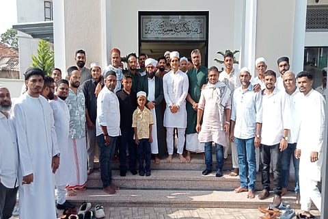 ಮೂಡಿಗೆರೆ ಬದ್ರಿಯಾ ಮಸೀದಿಯಲ್ಲಿ ನಡೆದ ಈದ್ ಉಲ್ ಫಿತರ್‌ಹಬ್ಬದ ಶುಭಾಶಯ ವಿನಿಮಯ ನಡೆಯಿತು. ಮುಸ್ತಫಾ ಯಮಾನಿ, ಎ.ಎಂ.ಶರೀಫ್ ಹಾಜಿ, ಸಿ.ಕೆ.ಇಬ್ರಾಹಿಂ ಹಾಜಿ, ಎಂ.ಎಸ್.ಇಬ್ರಾಹಿಂ ಹಾಜಿ ಇತರರಿದ್ದರು.