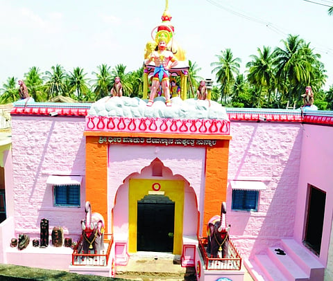 ಸುನ್ನಾಳ ಗ್ರಾಮದ ಧೀರ ಮಾರುತಿ ದೇವಸ್ಥಾನ.