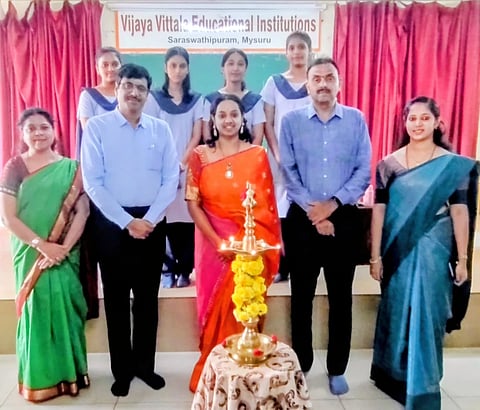 ವಿಜಯವಿಠಲ ಪದವಿ ಪೂರ್ವ ಕಾಲೇಜಿನಲ್ಲಿ ಆಯೋಜಿಸಿದ್ದ ಕಾರ್ಯಕ್ರಮವನ್ನು ಡಾ. ಸ್ಪರ್ಶ ಶೆಣೈ ಉದ್ಘಾಟಿಸಿದರು. ವಿಶ್ವನಾಥ, ಎಚ್. ಸತ್ಯಪ್ರಸಾದ್ ಇತರರು ಇದ್ದರು.