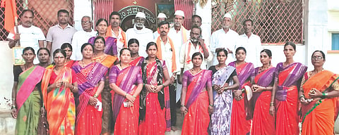  ಬಸವಕಲ್ಯಾಣ ತಾಲೂಕಿನ  ಹಣಮಂತವಾಡಿ (ಆರ್​) ಗ್ರಾಮದ ಬಜರಂಗಬಲಿ ಭಜನಾ ಸಂಘ, ಮಹಾಸಾದ್ವಿ ಹೇಮರಡ್ಡಿ ಮಲ್ಲಮ್ಮ ಭಜನಾ ಹಾಗೂ ಕೋಲಾಟ ಸಂಘ ಮತ್ತು ಮಹಾ ಲಕ್ಷಿ$್ಮ ಭಜನಾ ಹಾಗೂ ಕೋಲಾಟ ಸಂಘದ ಸದಸ್ಯರು ಶನಿವಾರ ಗ್ರಾಮದ ಶ್ರೀ ಆಂಜನೇಯಸ್ವಾಮಿ ದೇವಸ್ಥಾನದಿಂದ ಮಳೆಗಾಗಿ ಪ್ರಾರ್ಥಿಸಿ 11 ಗ್ರಾಮದ ಹನುಮಾನ ದೇವಸ್ಥಾನಗಳಿಗೆ ಪಾದಯಾತ್ರೆ ನಡೆಸಿದರು.
