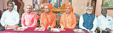 ಭಾಲ್ಕಿಯ ಹಿರೇಮಠ ಸಂಸ್ಥಾನದಲ್ಲಿ ಶ್ರೀ ಡಾ.ಬಸವಲಿಂಗ ಪಟ್ಟದ್ದೇವರು ಮಾತನಾಡಿದರು. ಪೀಠಾಧಿಪತಿ ಶ್ರೀ ಗುರುಬಸವ ಪಟ್ಟದ್ದೇವರು, ಶ್ರೀ ಮಹಾಲಿಂಗ ಸ್ವಾಮೀಜಿ, ಸೋಮನಾಥಪ್ಪ ಅಷ್ಟೂರೆ, ಶಿವಕುಮಾರ ಕಮಠಾಣೆ, ಮೋಹನರಡ್ಡಿ ಇದ್ದರು.